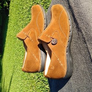 Clarks Womens 7.5M UN Structured Slip On Brown